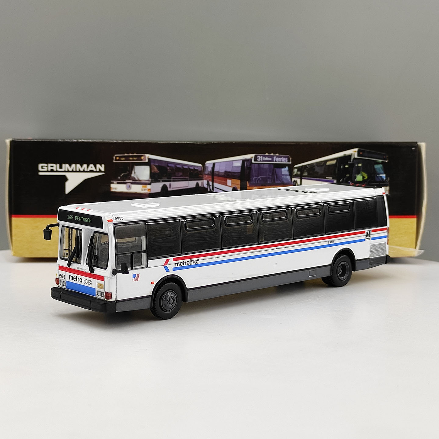 Vintage Collectibles - Модель автобуса из литого металла, масштаб